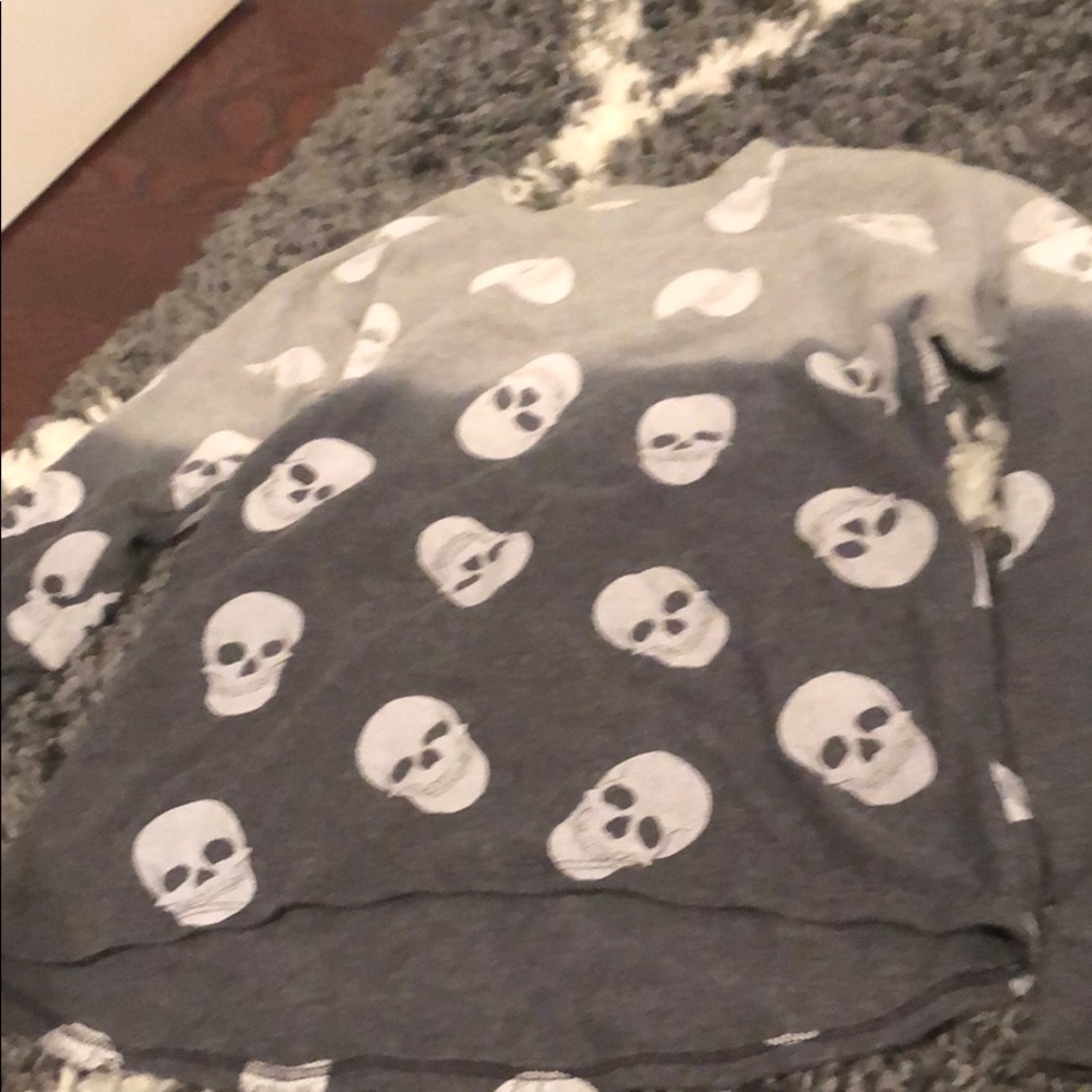 Ombré skull long sleeves